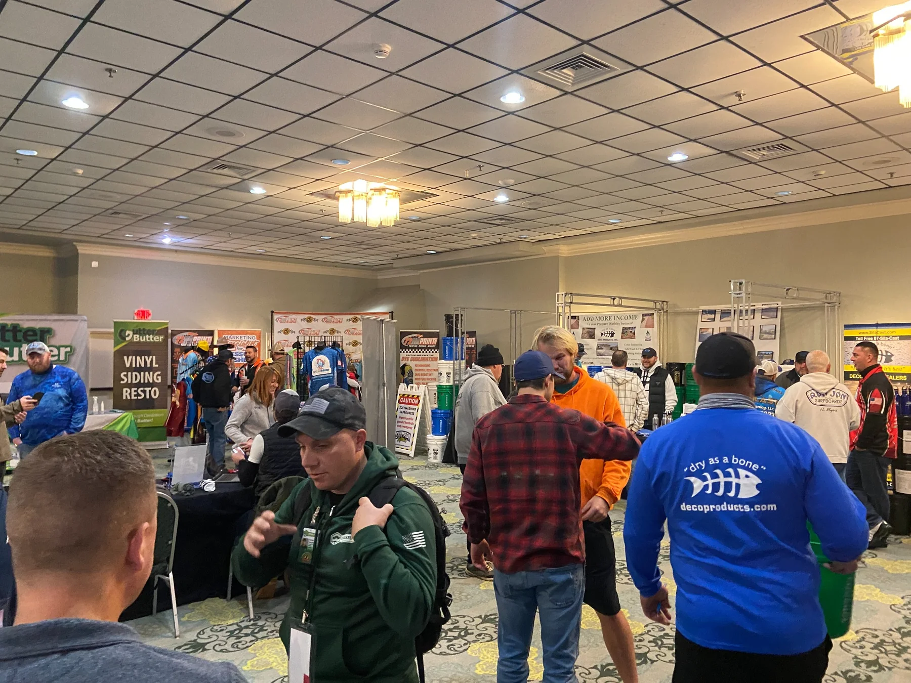 Busy vendor floor at PWMCA Back to the Basics