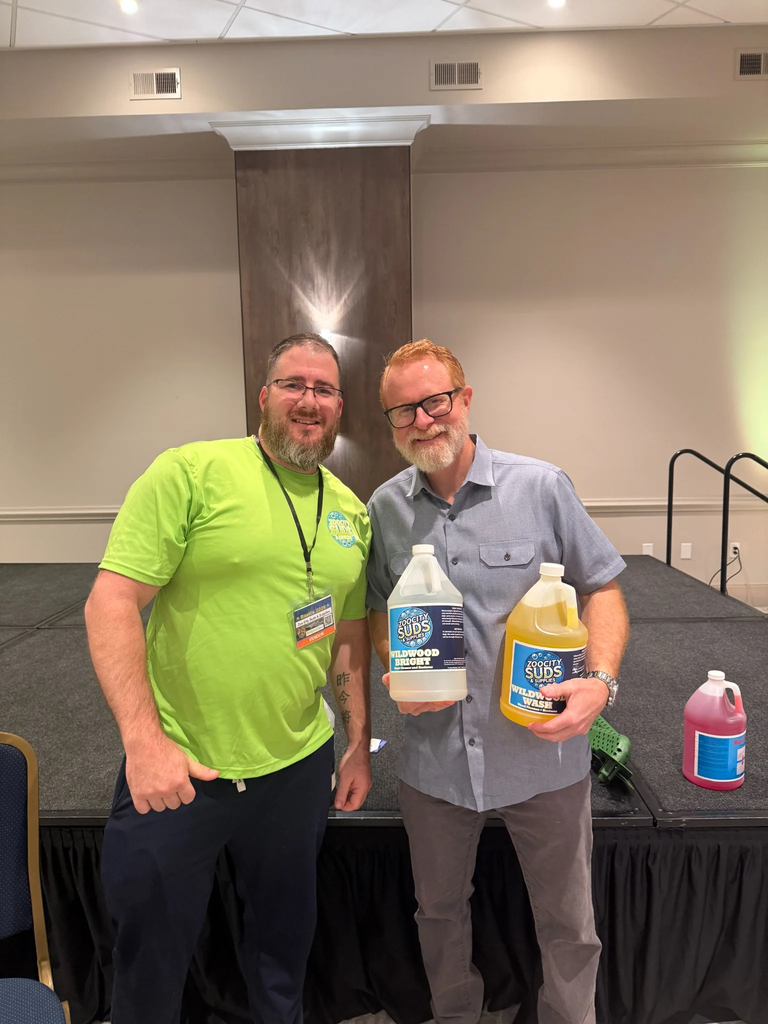 Vendor and industry member together at PWMCA Back to the Basics